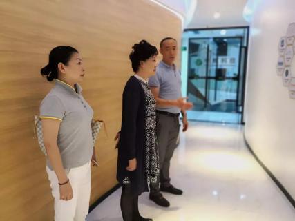赣江南昌经开区领导受邀访问万泰娱乐加速器，为优质项目落地南昌创造新机遇